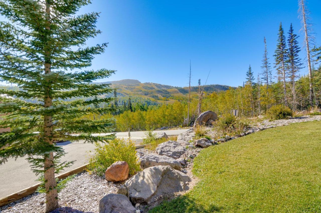 Getaway With Hot Tub Near National Parks!