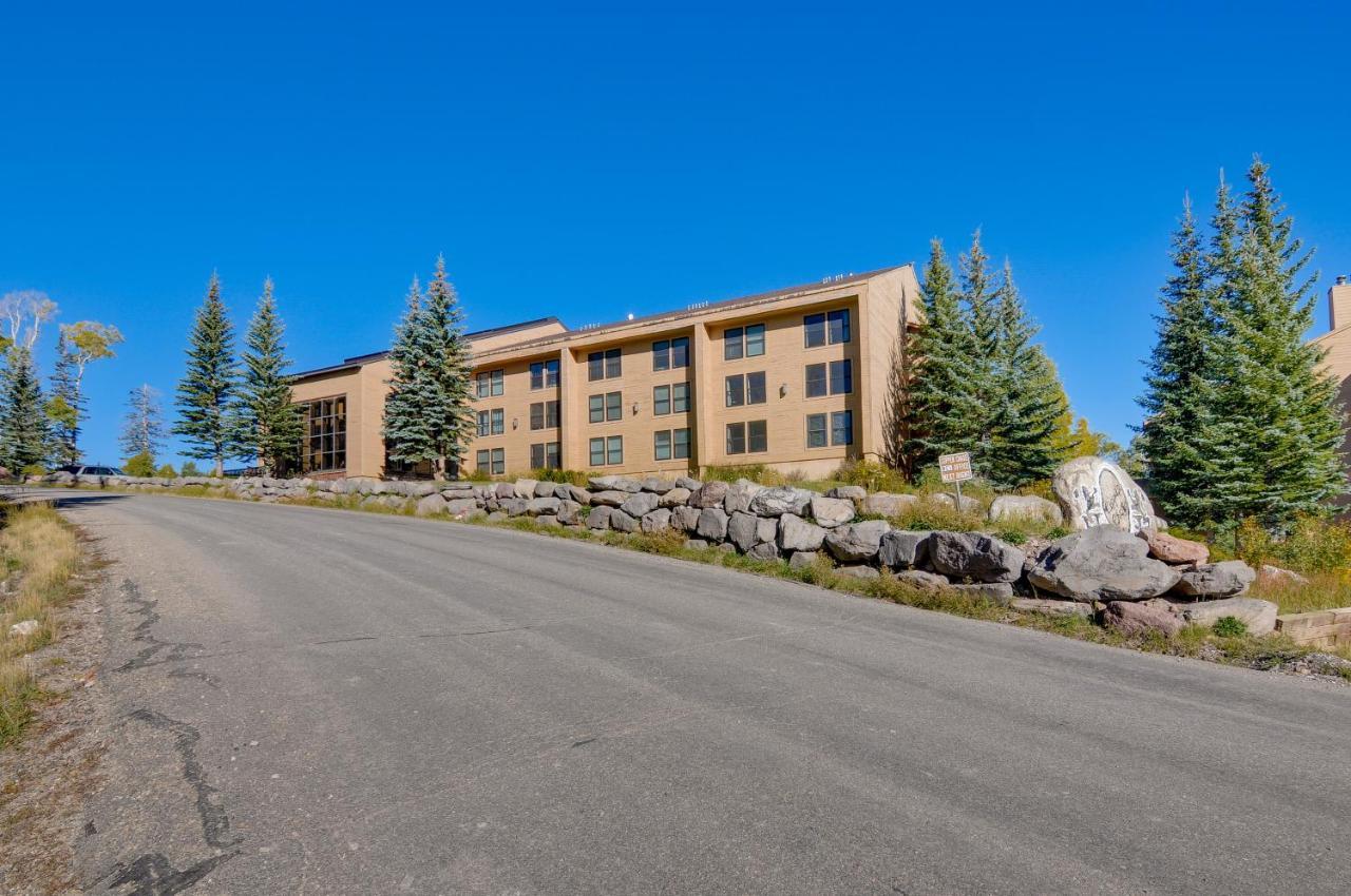 Getaway With Hot Tub Near National Parks! *