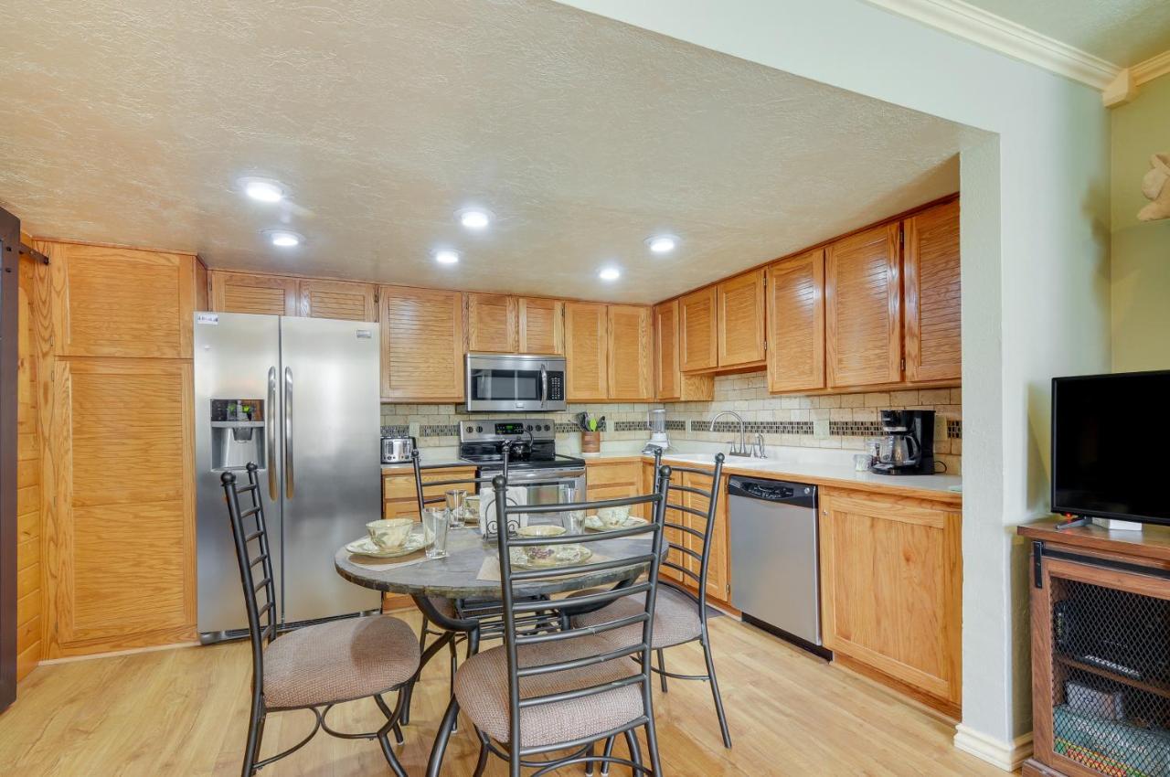 Getaway With Hot Tub Near National Parks! Apartment *