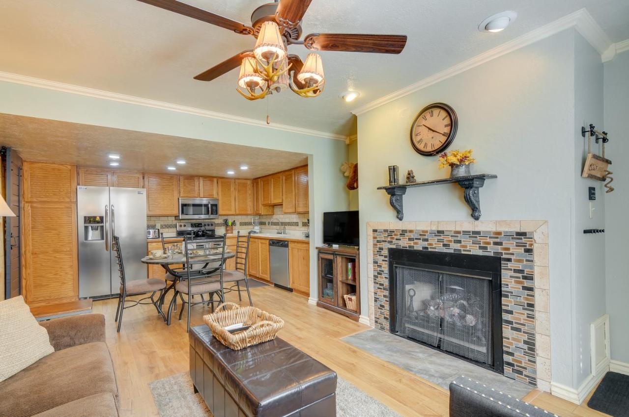 Getaway With Hot Tub Near National Parks! Apartment